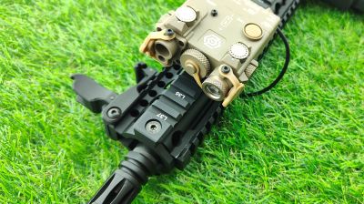 ZO DBAL-A2 Weapon Light with Green Laser (DE) - Detail Image 7 © Copyright Zero One Airsoft